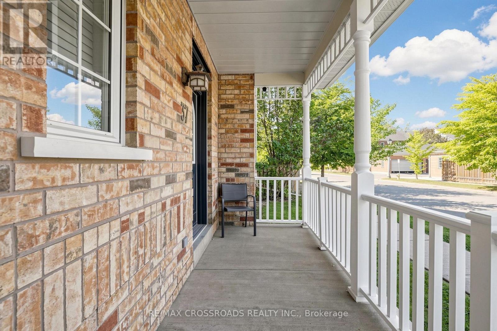 37 Queen's Plate Drive, Markham, Ontario  L6C 2A9 - Photo 4 - N13827954