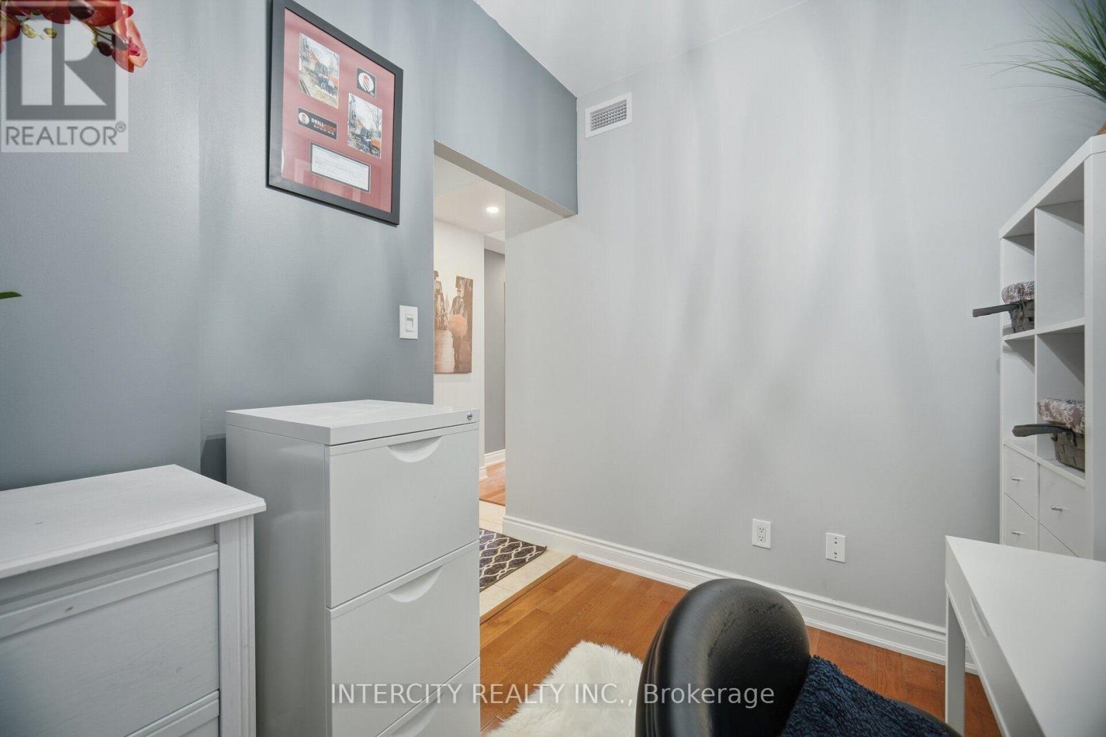 207 - 10211 Keele Street, Vaughan (Maple), Ontario  L6A 3Y9 - Photo 19 - N13828024