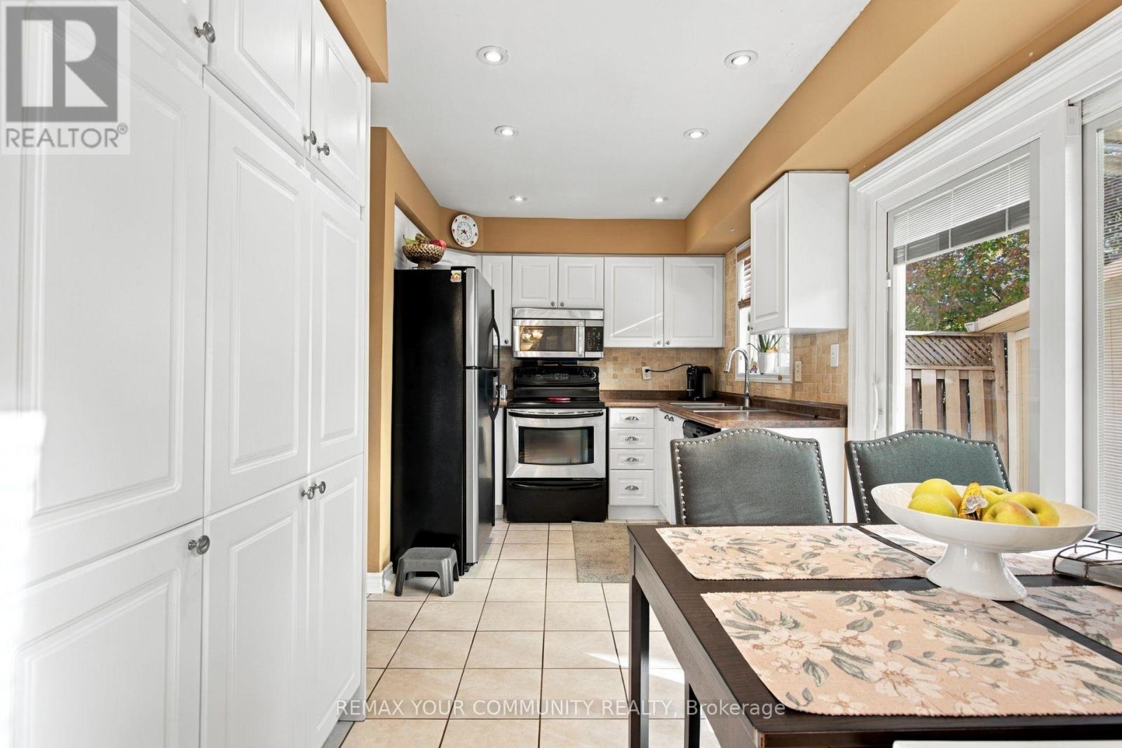 1632 Samuelson Circle, Mississauga, Ontario  L5N 7Z7 - Photo 11 - W13828082