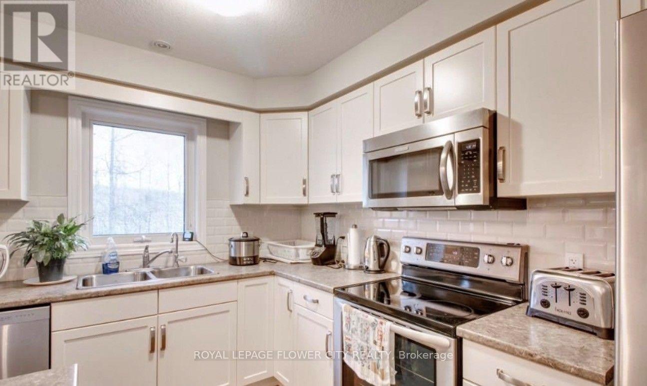 423 Champlain Avenue, Woodstock, Ontario  N4V 0B3 - Photo 5 - X13827972