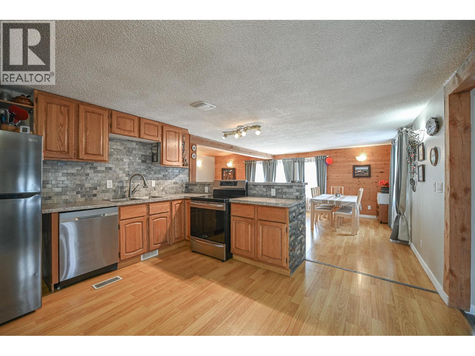 4981 Spruce Avenue, Canal Flats, British Columbia  V0B 1B0 - Photo 3 - 10379860