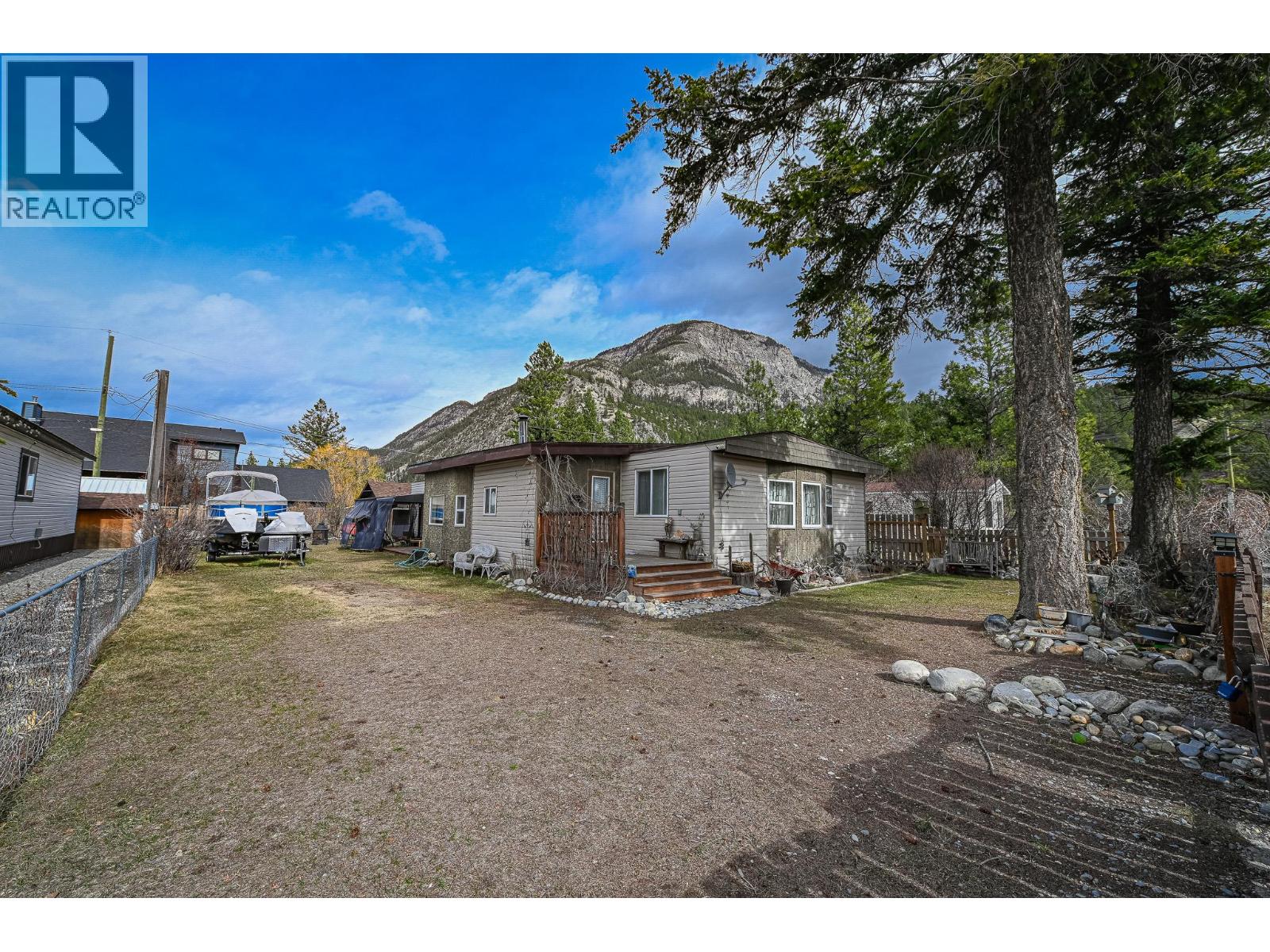 4981 Spruce Avenue, Canal Flats, British Columbia  V0B 1B0 - Photo 49 - 10379860