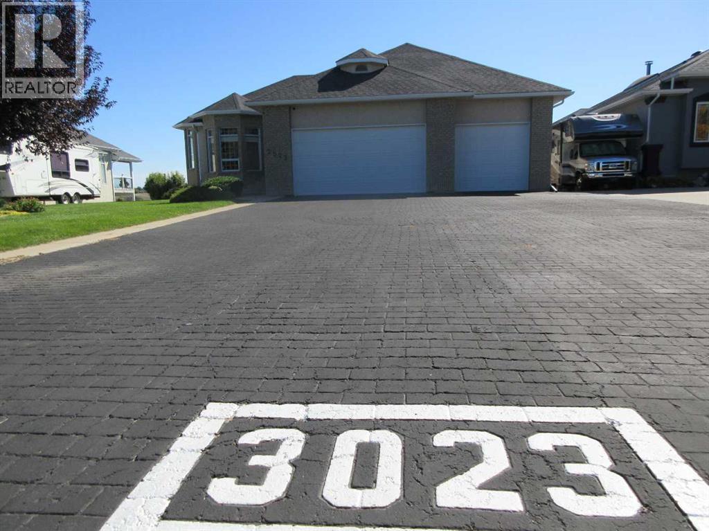 3023 Cottonwood Way Sw, Medicine Hat, Alberta T1B 4J6 - Photo 2 - A2347814