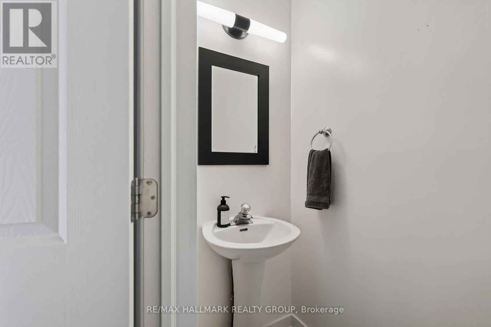 6156 Brookside Lane, Ottawa, Ontario  K1C 2K7 - Photo 10 - X13828192