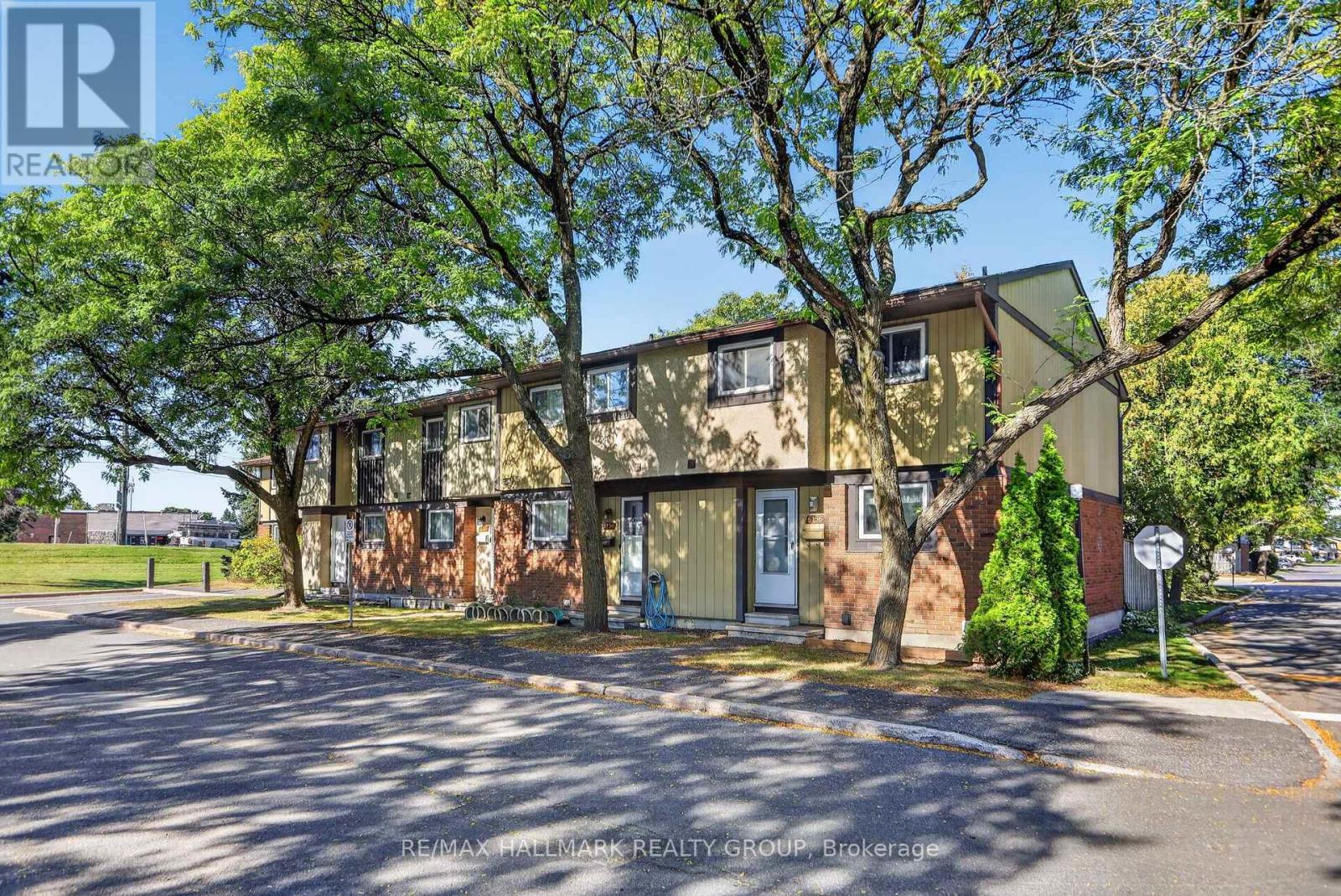 6156 Brookside Lane, Ottawa, Ontario  K1C 2K7 - Photo 2 - X13828192