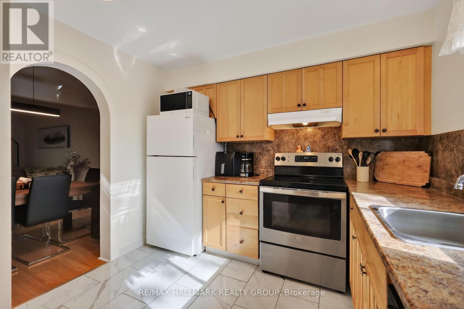 6156 Brookside Lane, Ottawa, Ontario  K1C 2K7 - Photo 4 - X13828192