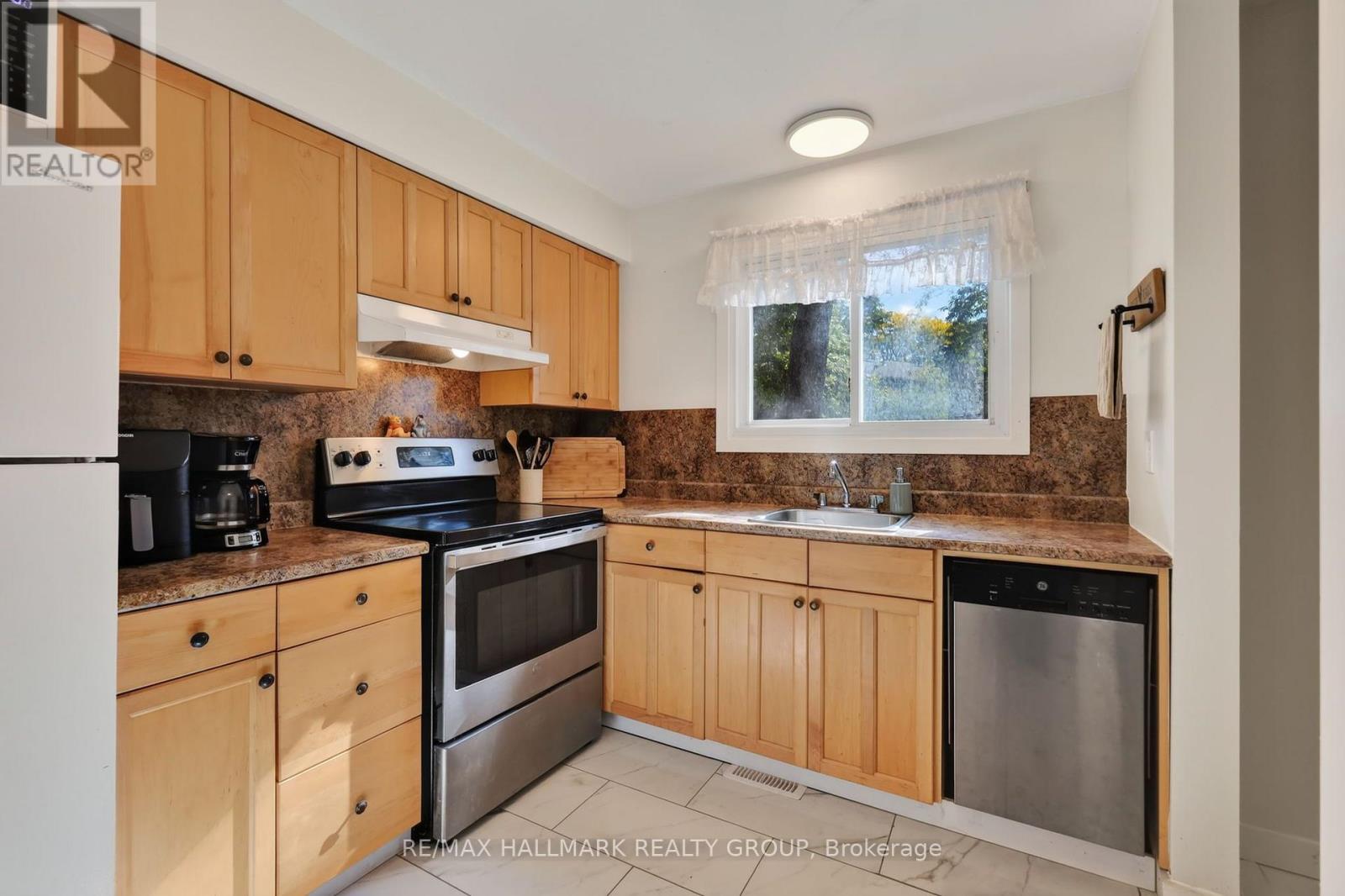 6156 Brookside Lane, Ottawa, Ontario  K1C 2K7 - Photo 5 - X13828192