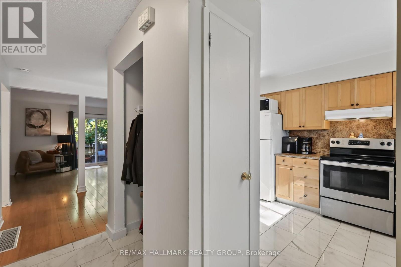 6156 Brookside Lane, Ottawa, Ontario  K1C 2K7 - Photo 8 - X13828192