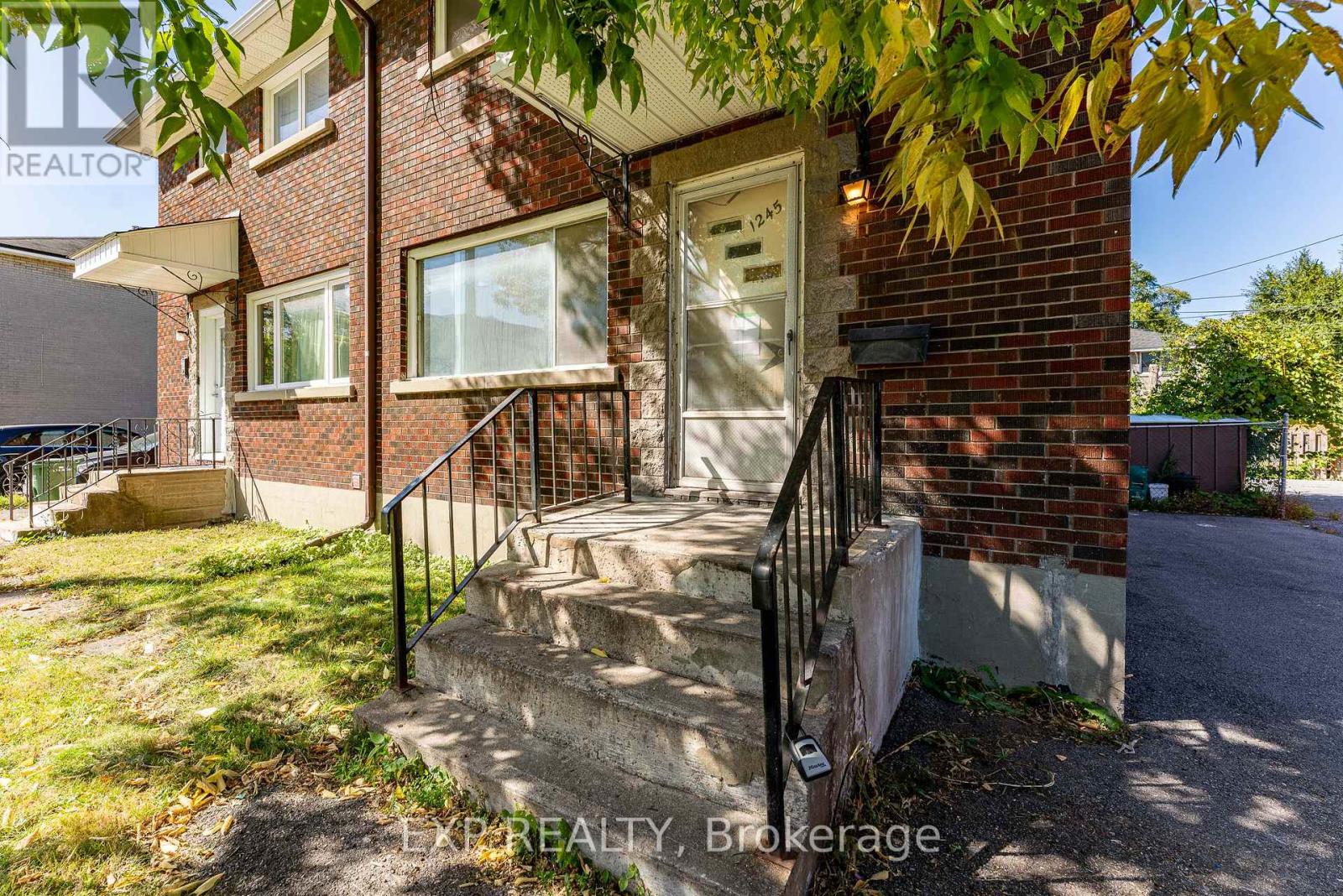 1245 Dorchester Avenue, Ottawa, Ontario  K1Z 8E5 - Photo 2 - X13828360