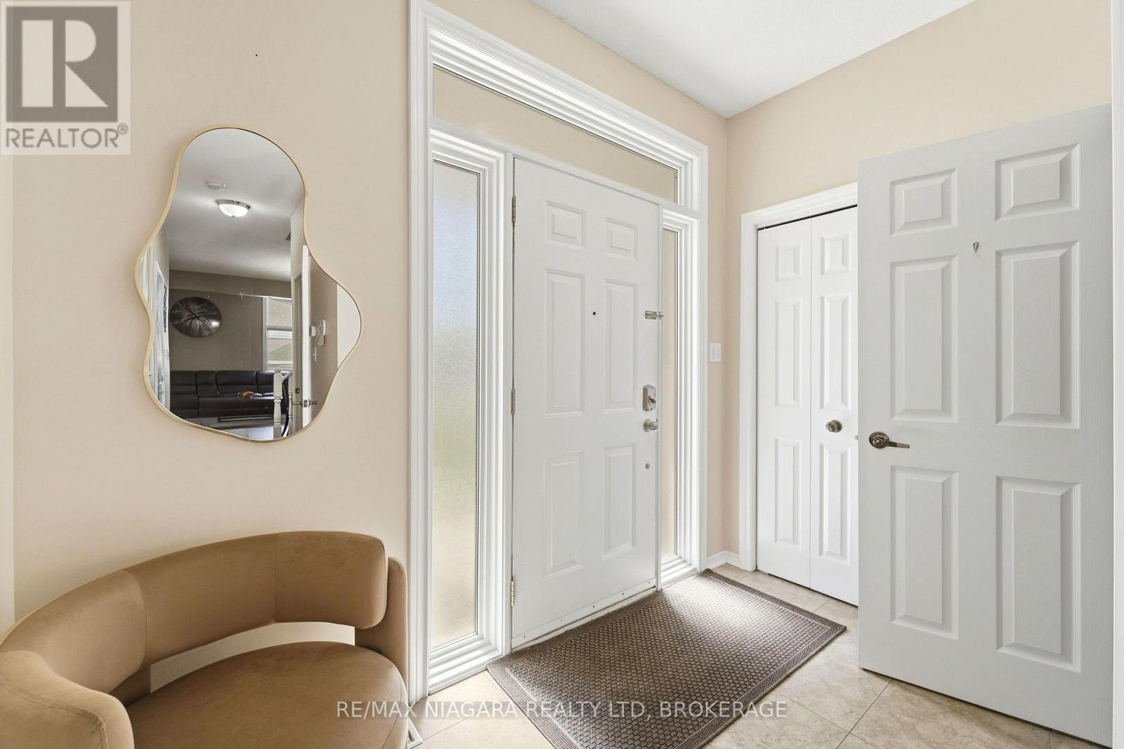7441 Trinity Court, Niagara Falls (Mt. Carmel), Ontario  L2H 3A6 - Photo 3 - X13828128