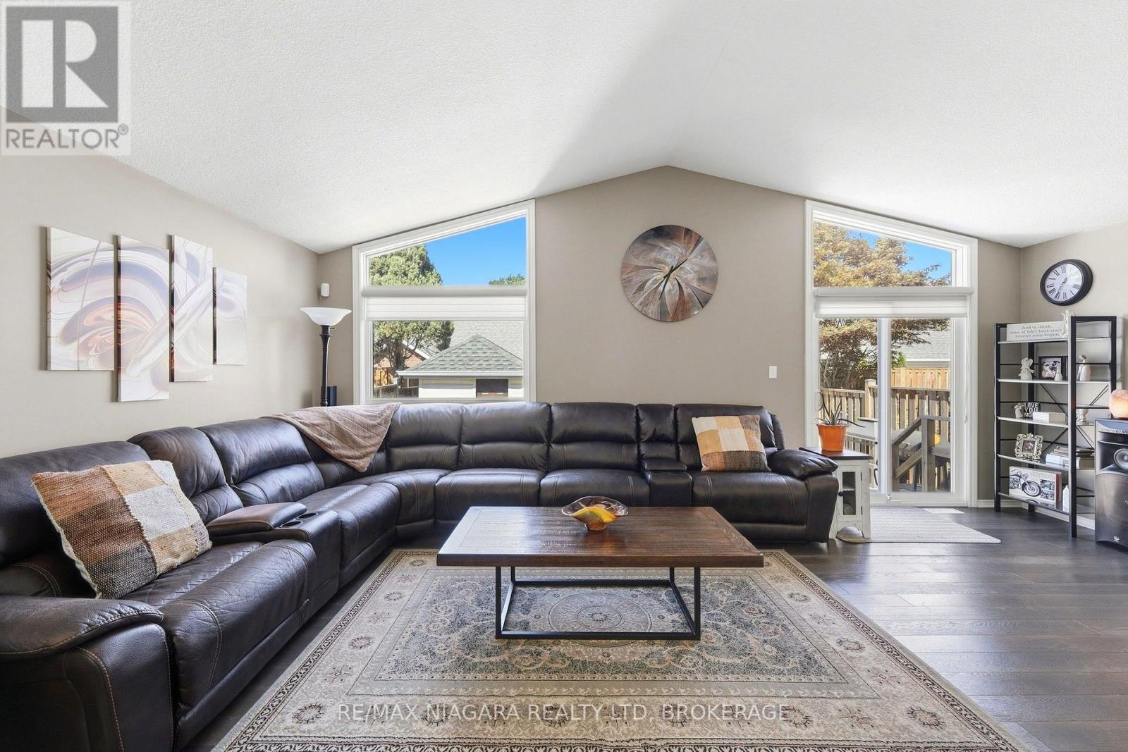 7441 Trinity Court, Niagara Falls (Mt. Carmel), Ontario  L2H 3A6 - Photo 4 - X13828128