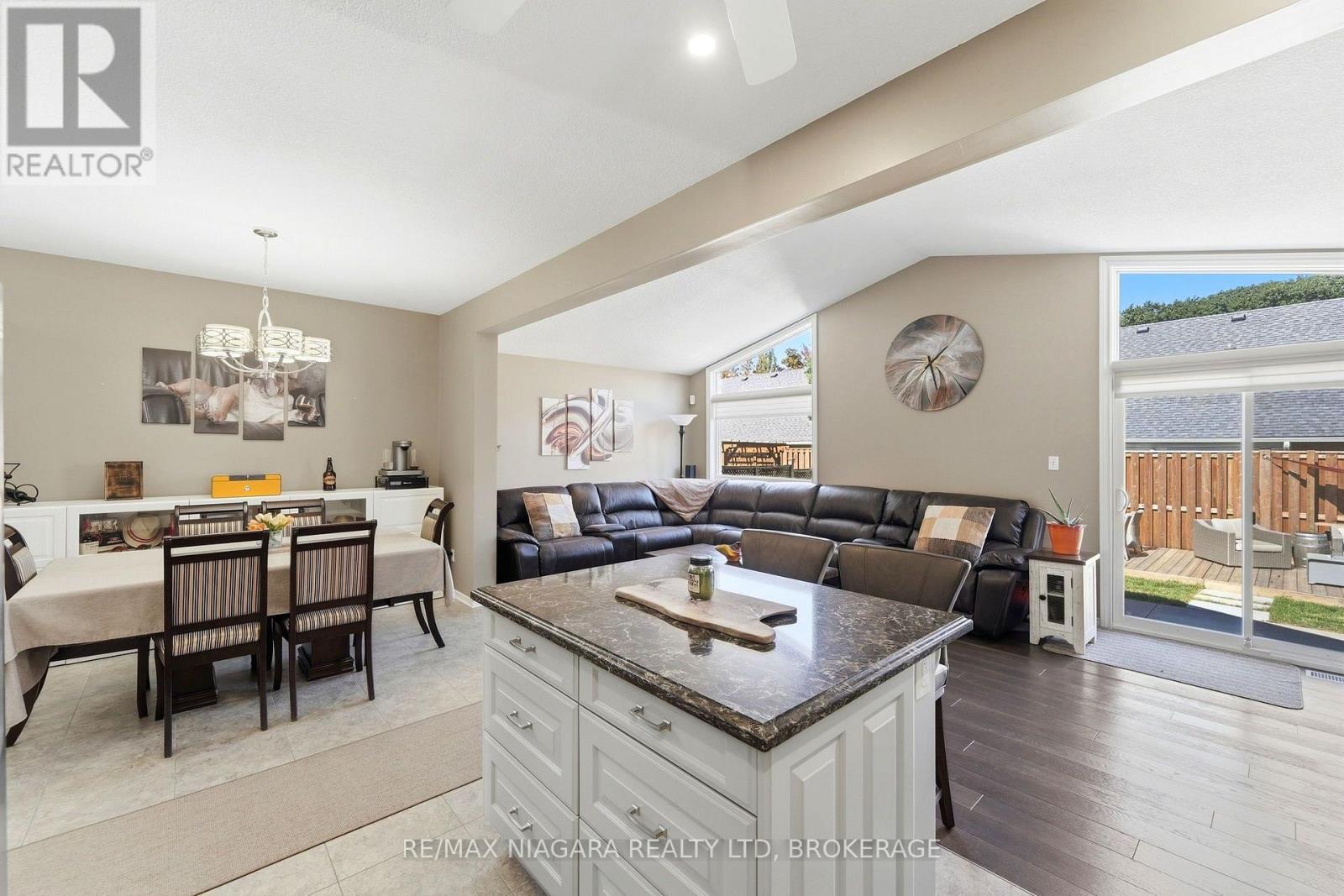 7441 Trinity Court, Niagara Falls (Mt. Carmel), Ontario  L2H 3A6 - Photo 7 - X13828128