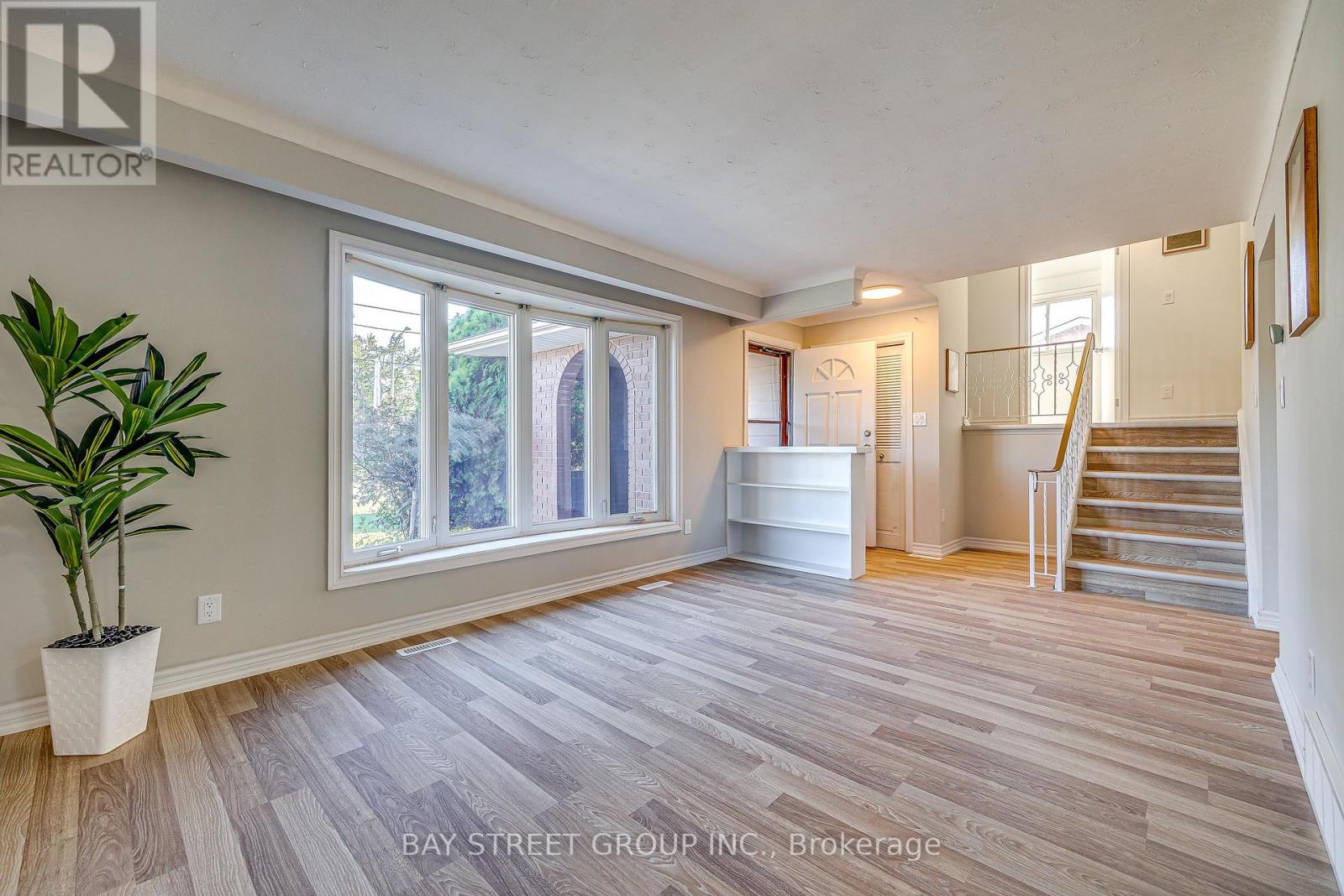 110 St. David's Road, St. Catharines (Burleigh Hill), Ontario  L2T 1P9 - Photo 5 - X13828242