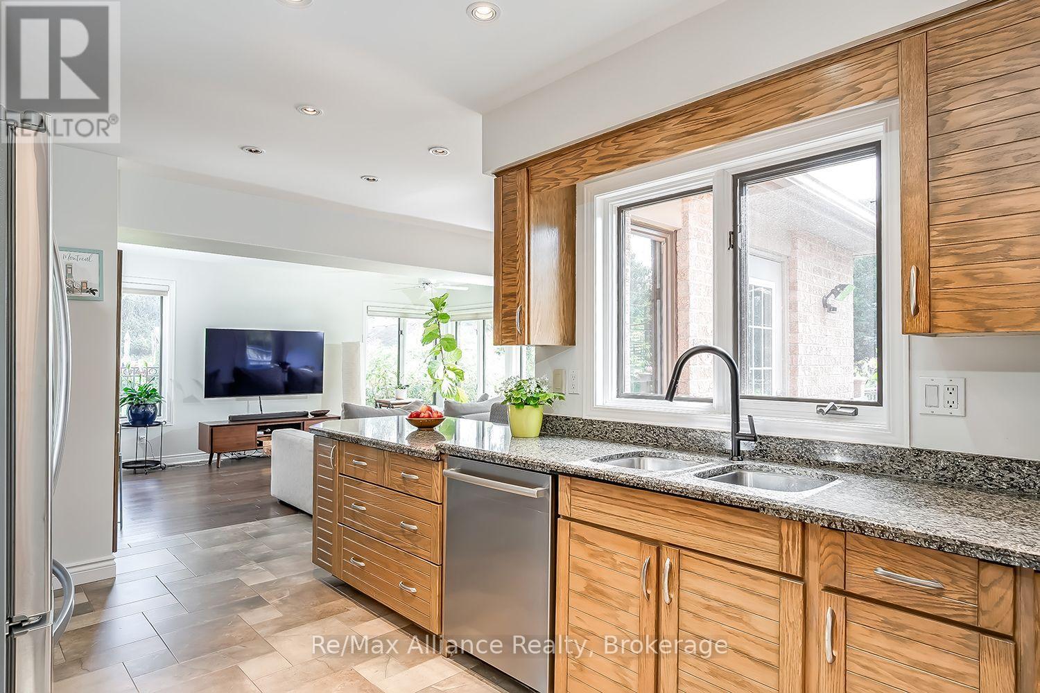 31 Meander Close, Hamilton, Ontario  L0R 1H1 - Photo 11 - X13828364