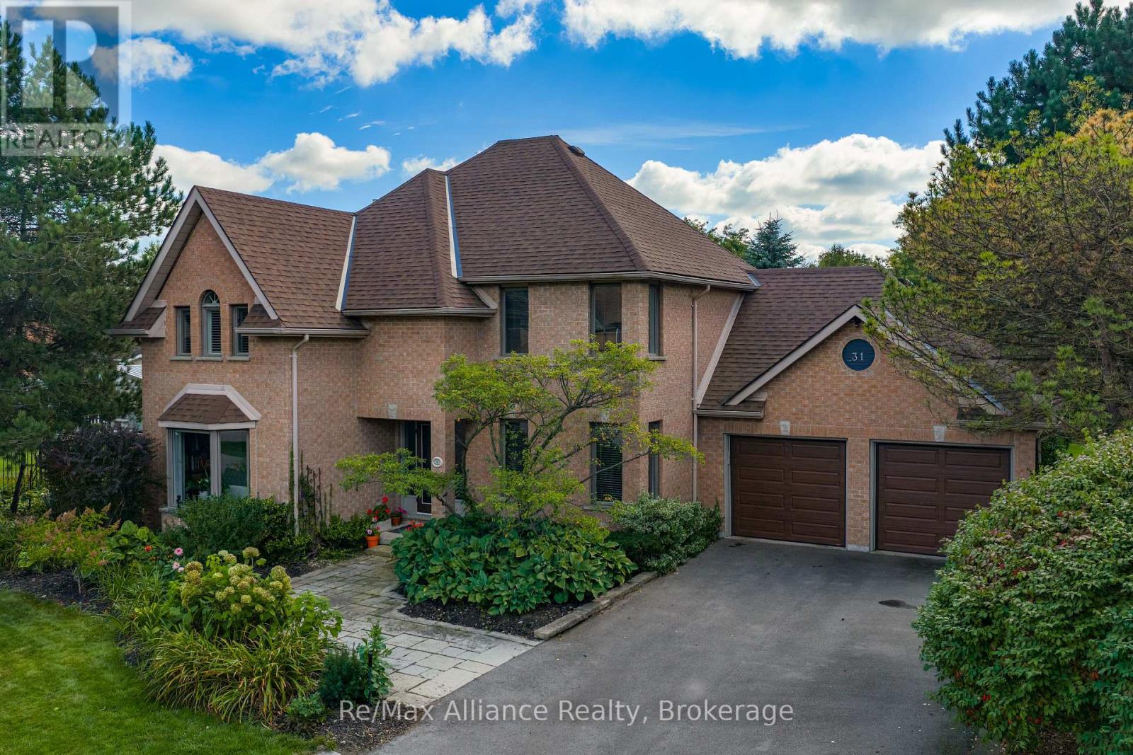 31 Meander Close, Hamilton, Ontario  L0R 1H1 - Photo 2 - X13828364