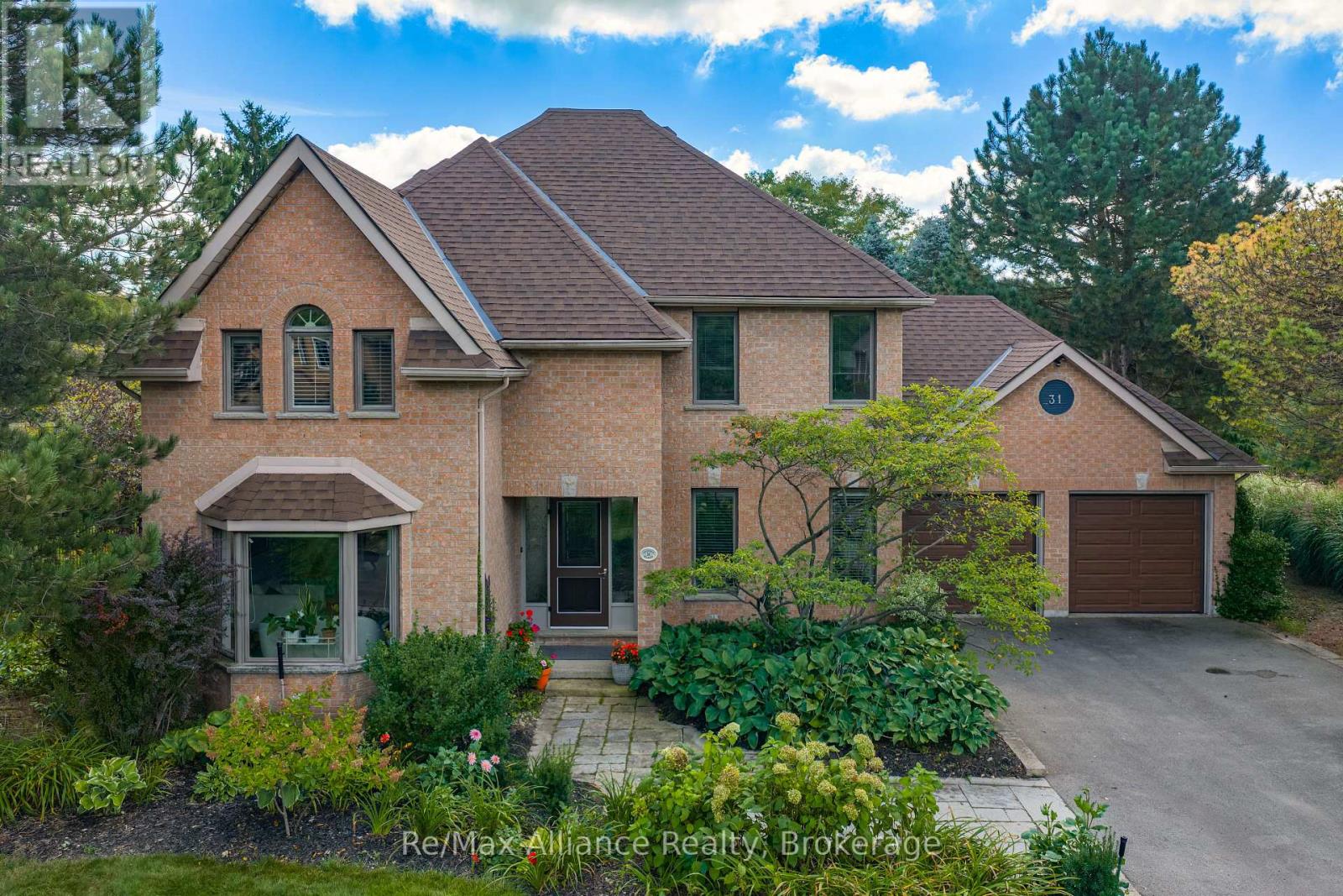 31 Meander Close, Hamilton, Ontario  L0R 1H1 - Photo 3 - X13828364
