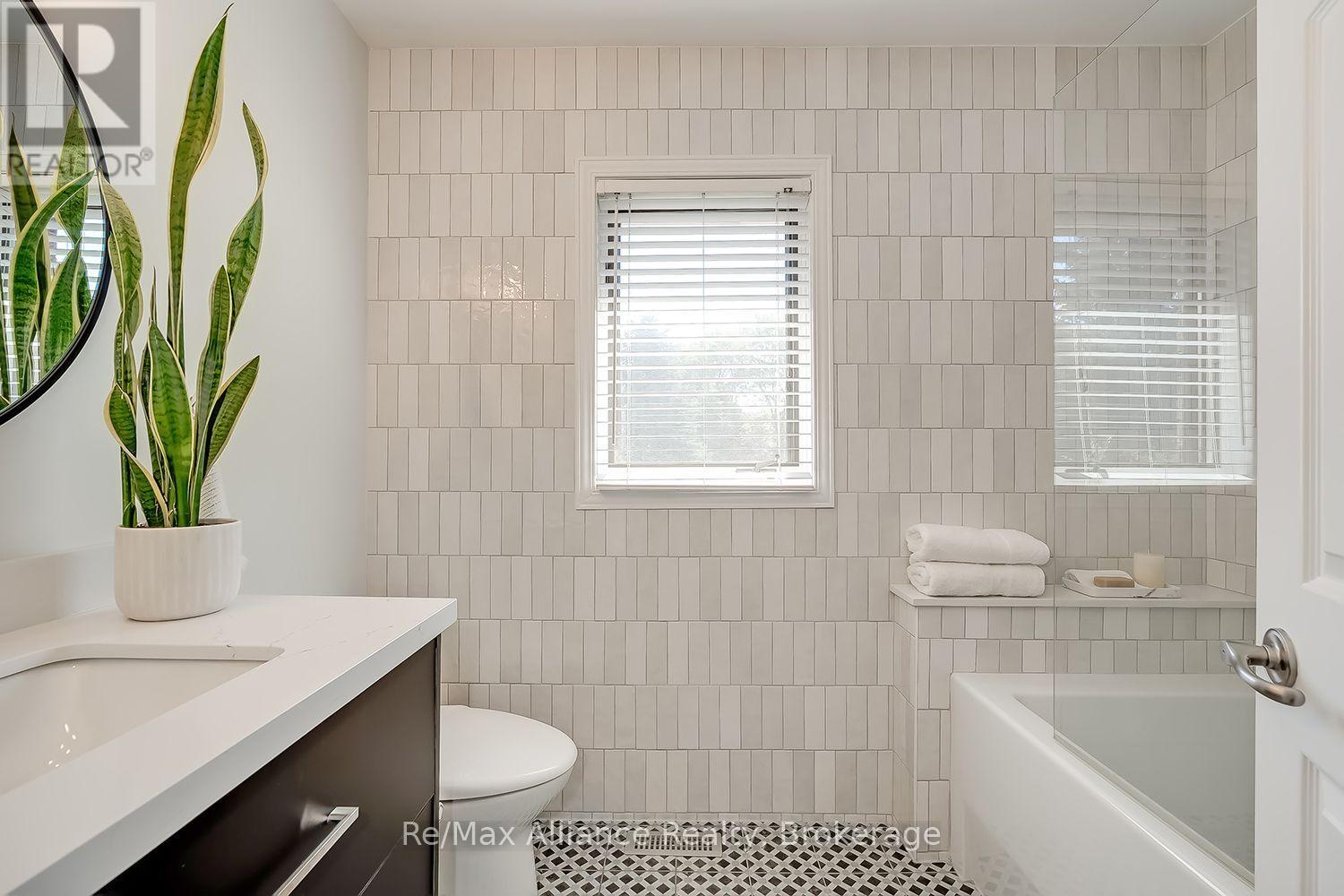31 Meander Close, Hamilton, Ontario  L0R 1H1 - Photo 36 - X13828364