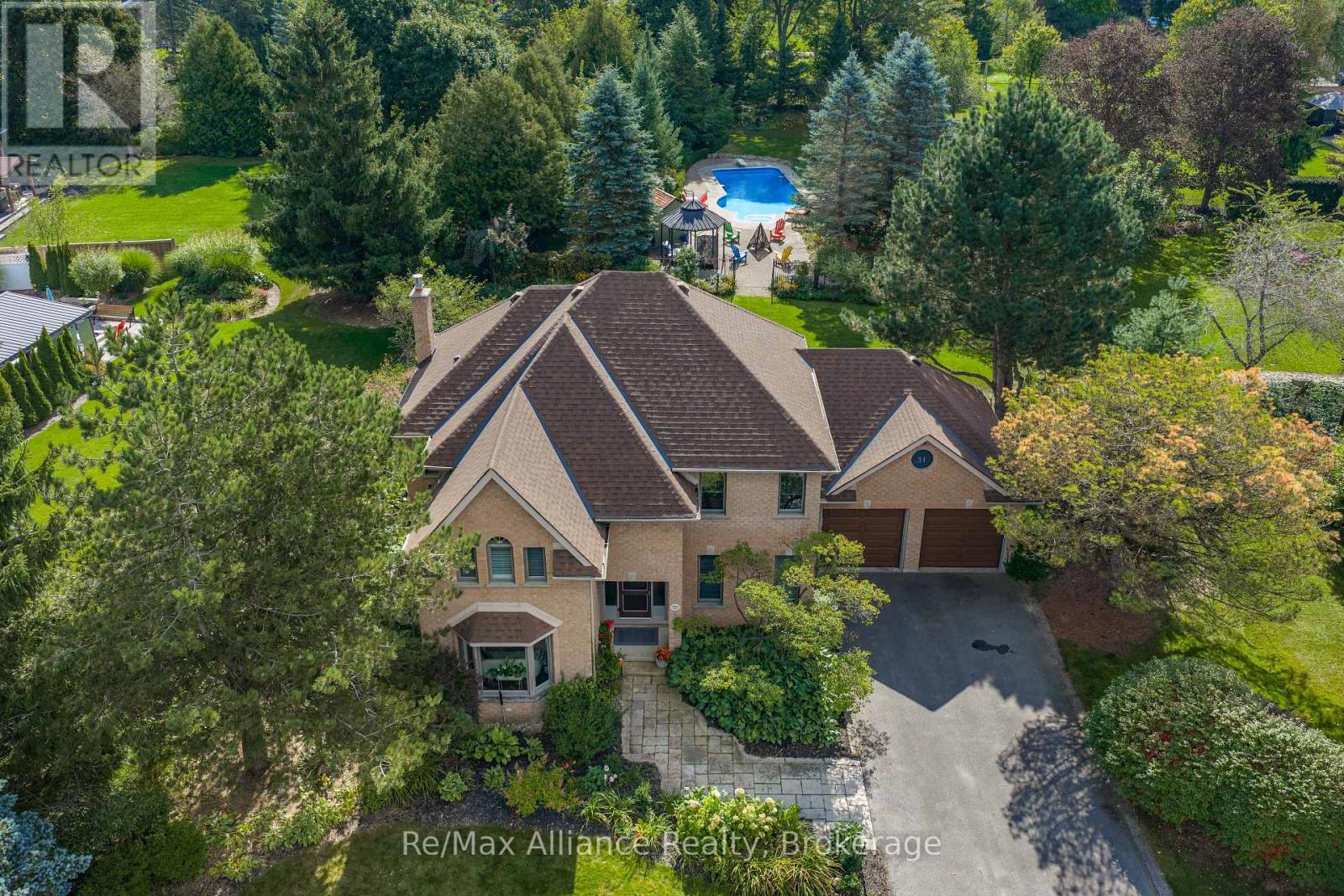 31 Meander Close, Hamilton, Ontario  L0R 1H1 - Photo 4 - X13828364