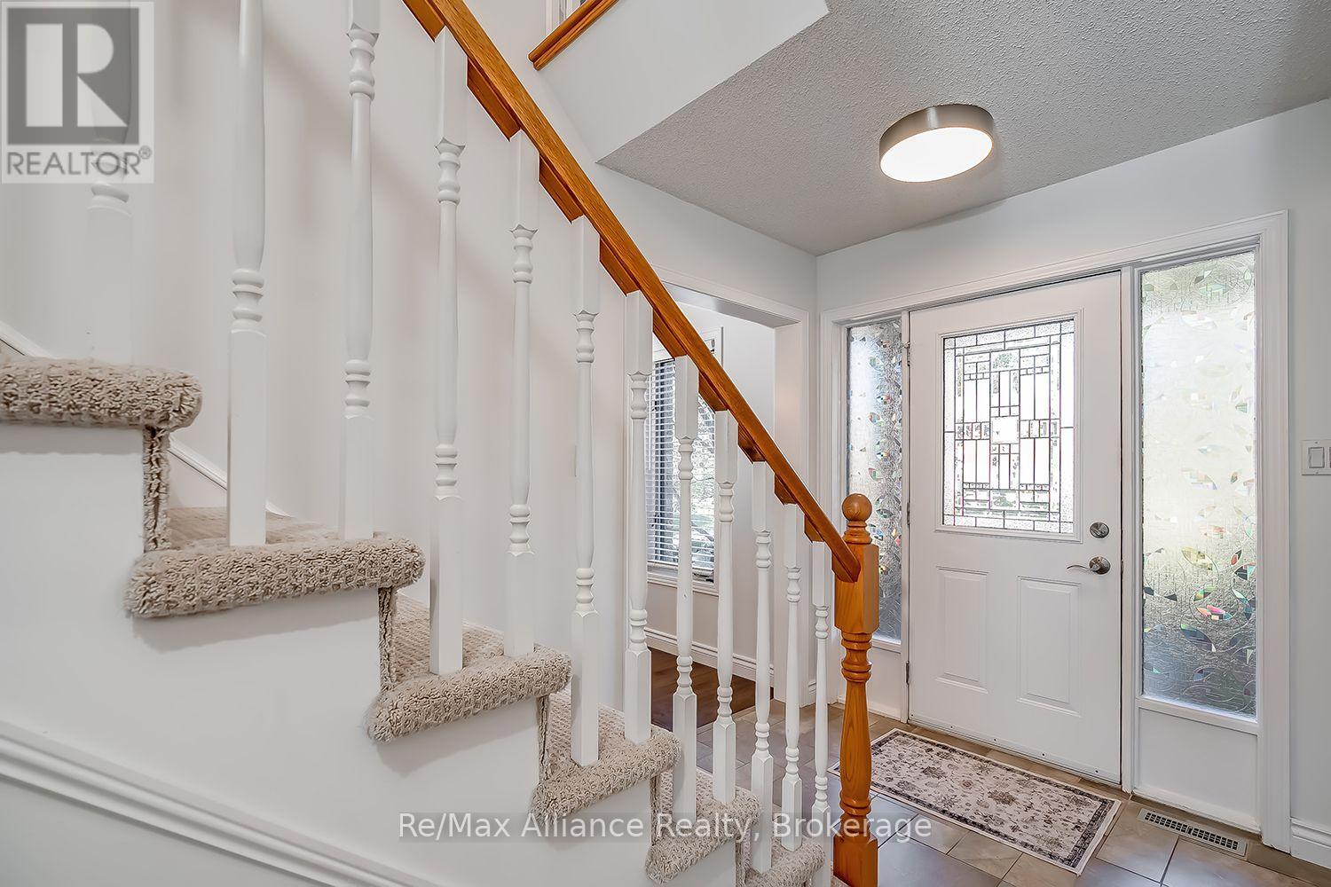 31 Meander Close, Hamilton, Ontario  L0R 1H1 - Photo 6 - X13828364