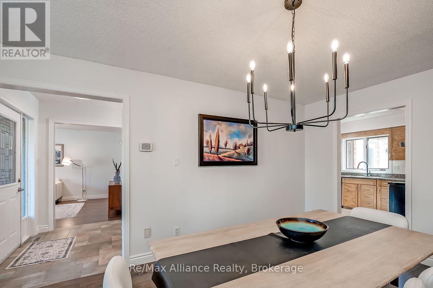 31 Meander Close, Hamilton, Ontario  L0R 1H1 - Photo 7 - X13828364