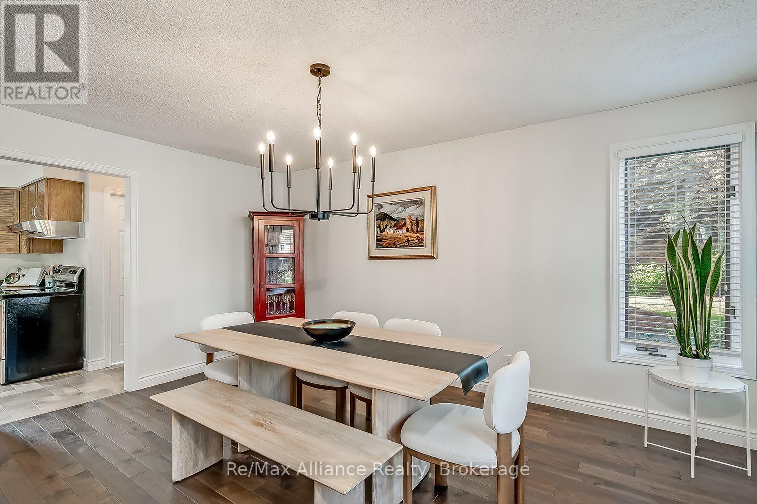 31 Meander Close, Hamilton, Ontario  L0R 1H1 - Photo 8 - X13828364