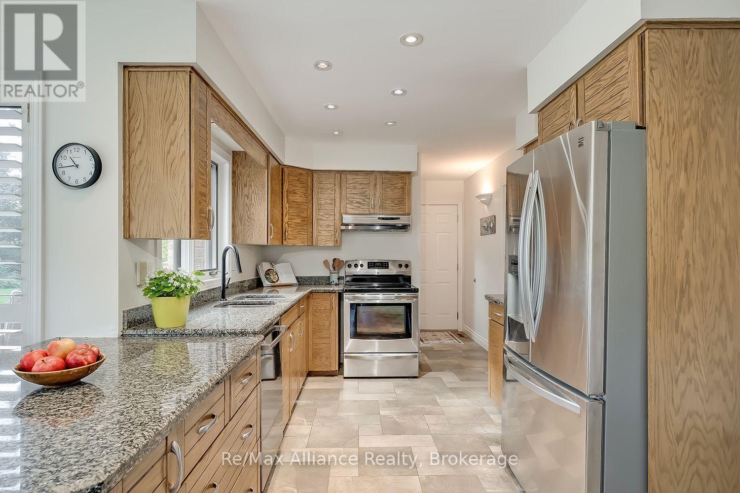 31 Meander Close, Hamilton, Ontario  L0R 1H1 - Photo 9 - X13828364