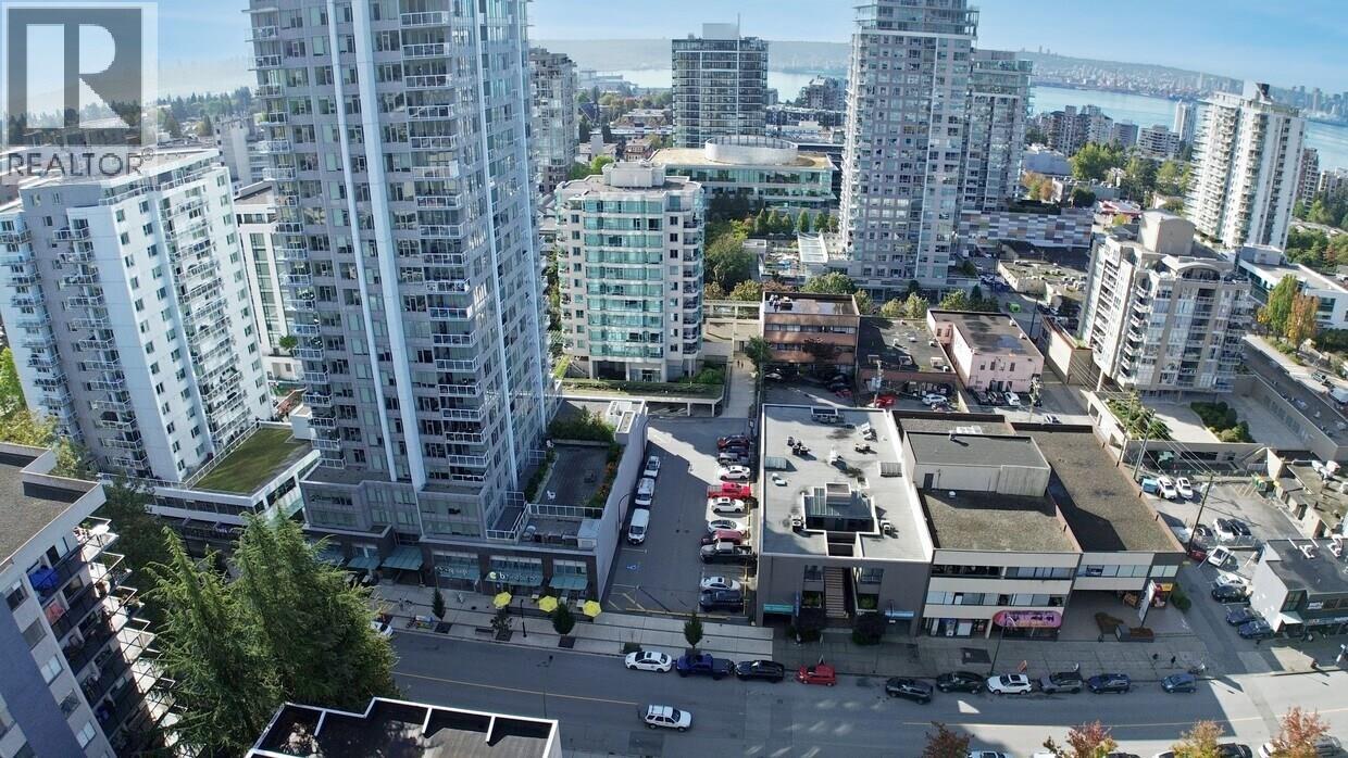 137 E 15th Street, North Vancouver, British Columbia  V7L 2P7 - Photo 2 - C8074135