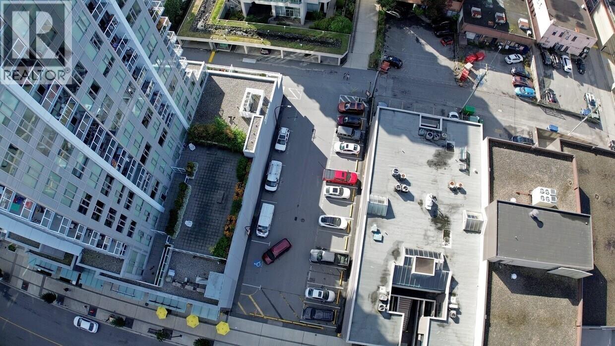 137 E 15th Street, North Vancouver, British Columbia  V7L 2P7 - Photo 3 - C8074135