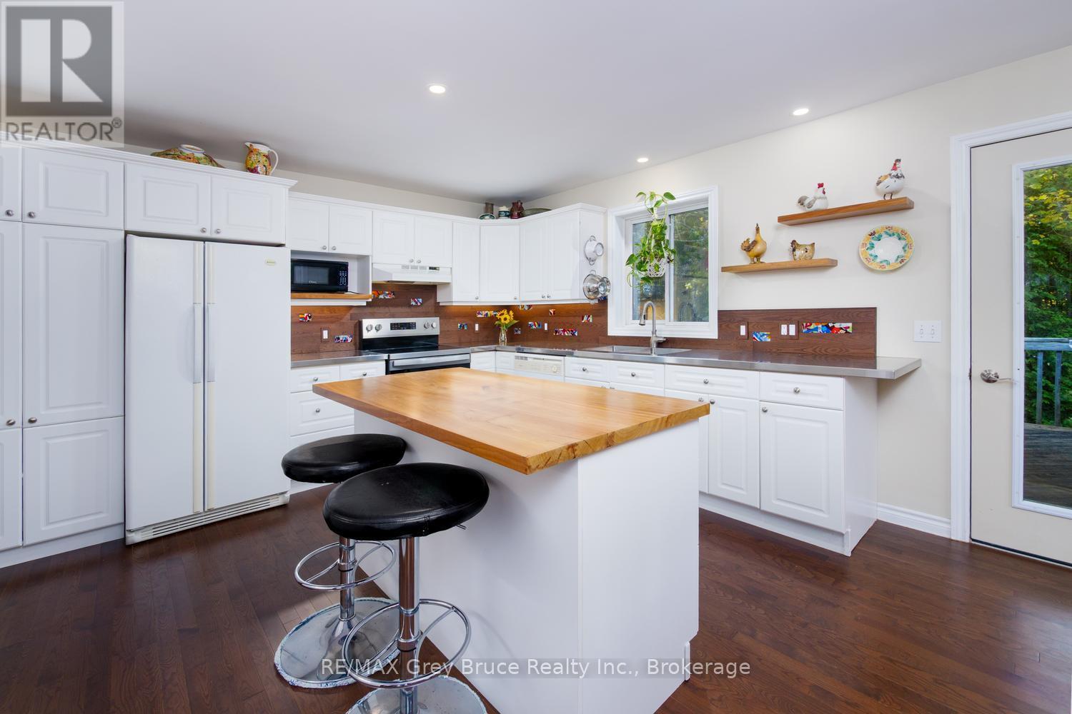 135 North Diagonal, South Bruce Peninsula, Ontario  N0H 2T0 - Photo 12 - X13828126