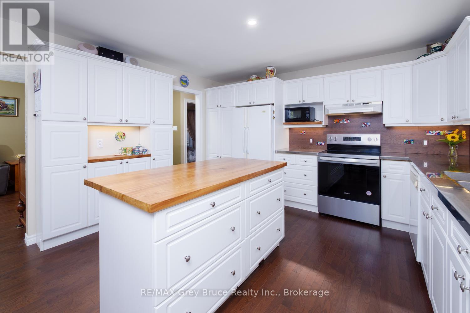 135 North Diagonal, South Bruce Peninsula, Ontario  N0H 2T0 - Photo 13 - X13828126