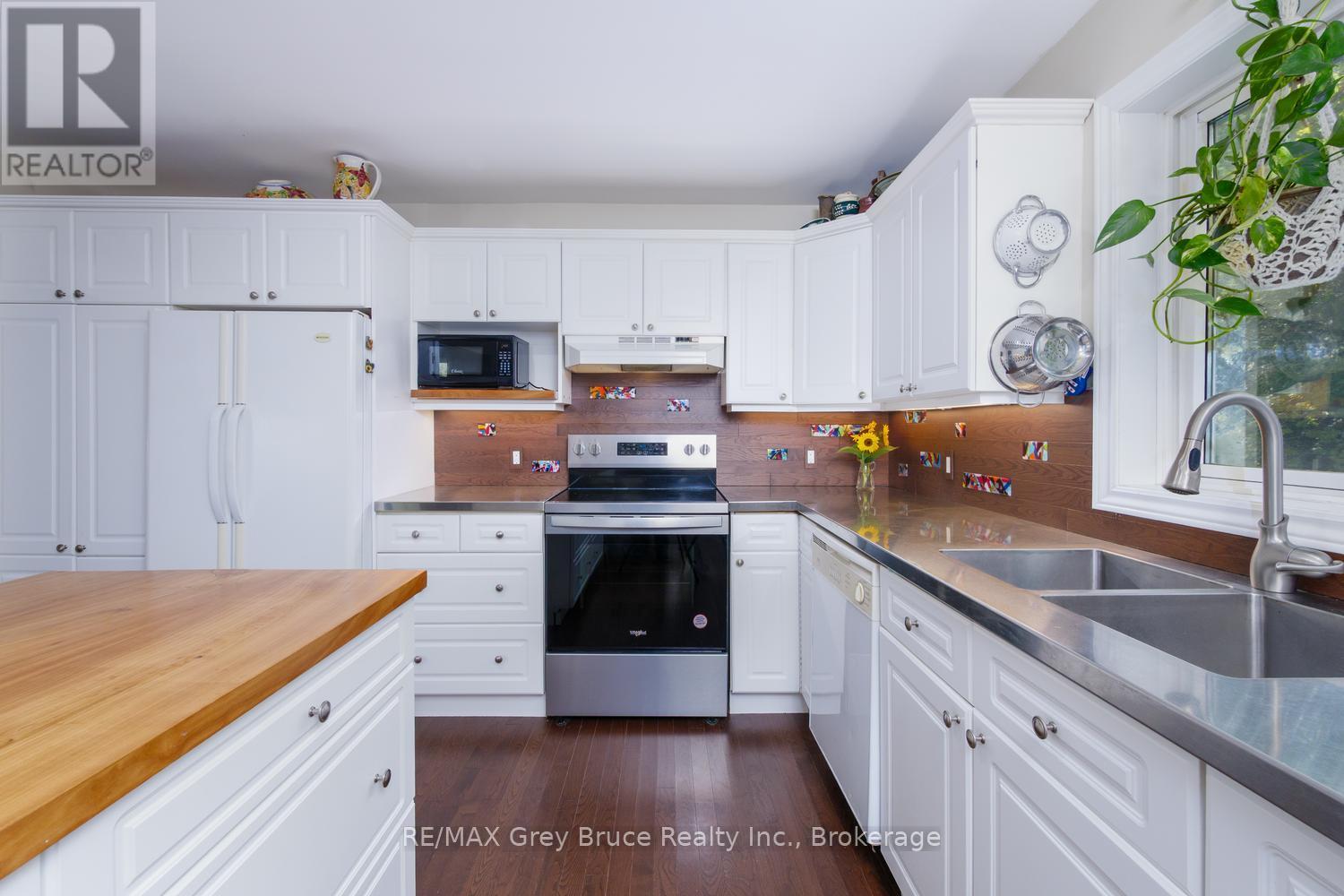 135 North Diagonal, South Bruce Peninsula, Ontario  N0H 2T0 - Photo 14 - X13828126