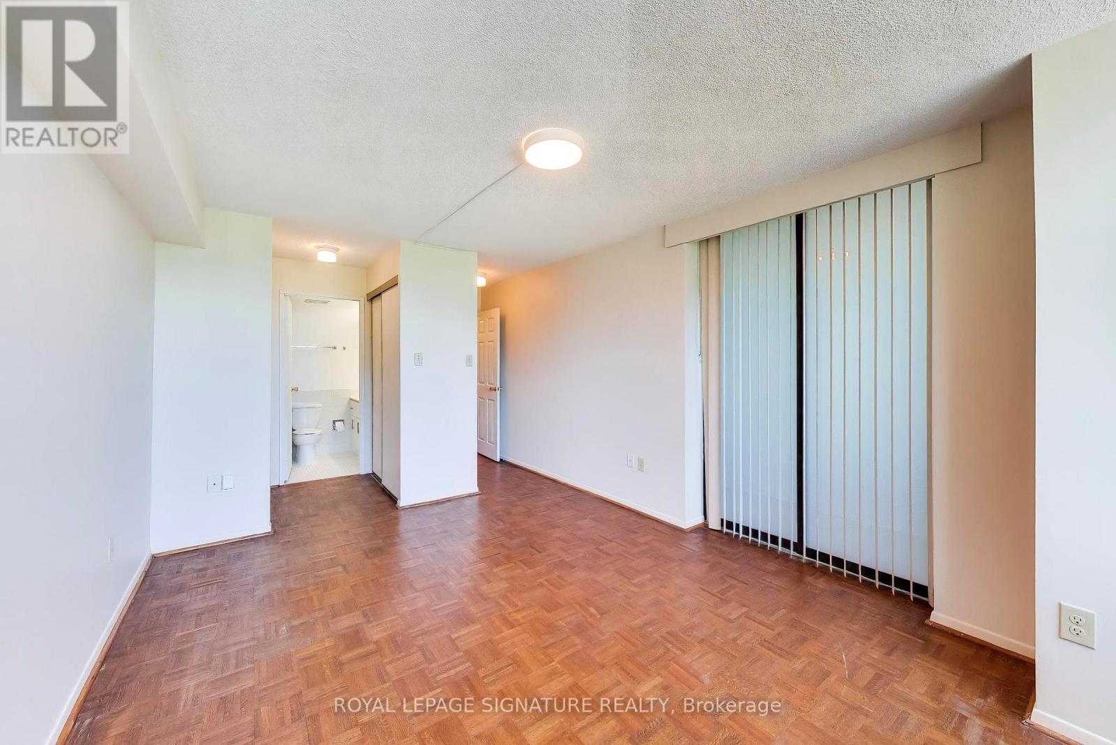 208 - 55 SKYMARK DRIVE