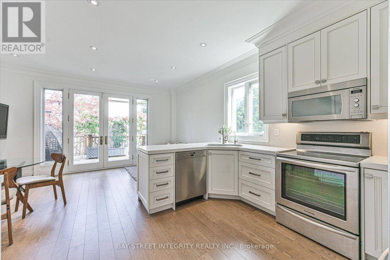 354 Old Orchard Grove, Toronto, Ontario  M5M 2E9 - Photo 13 - C13828378