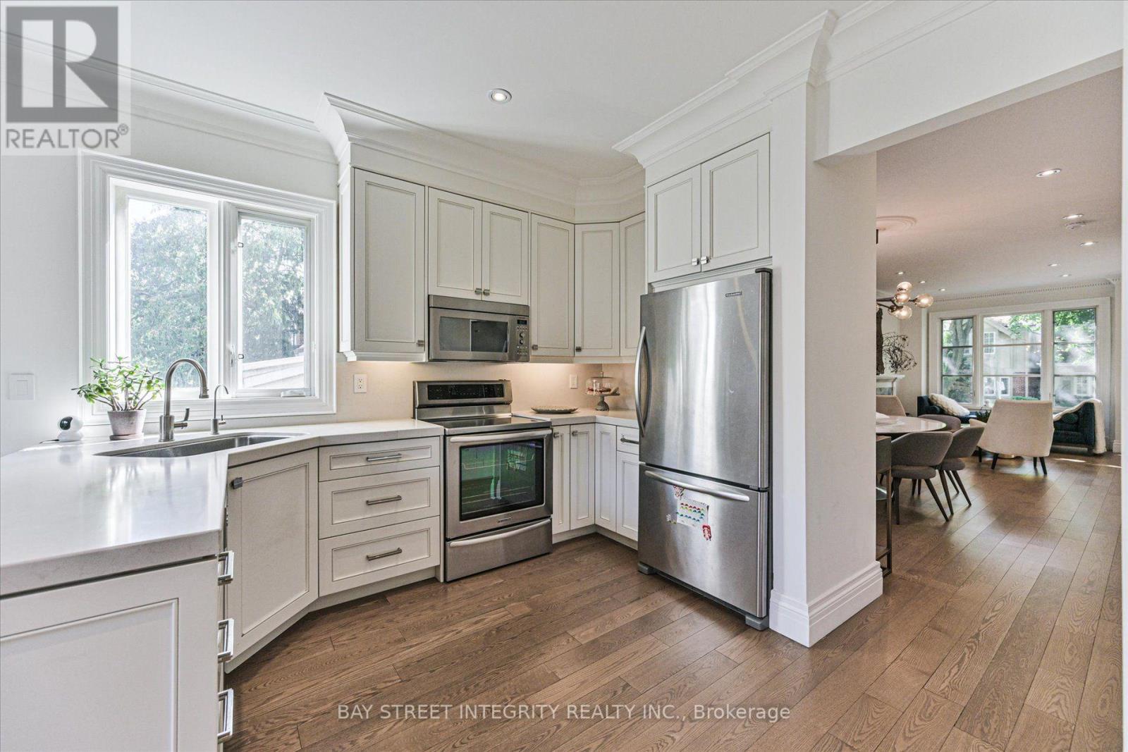 354 Old Orchard Grove, Toronto, Ontario  M5M 2E9 - Photo 14 - C13828378