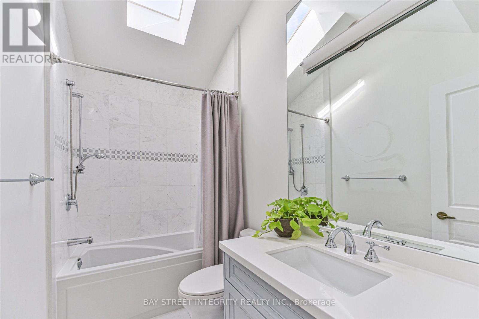 354 Old Orchard Grove, Toronto, Ontario  M5M 2E9 - Photo 32 - C13828378