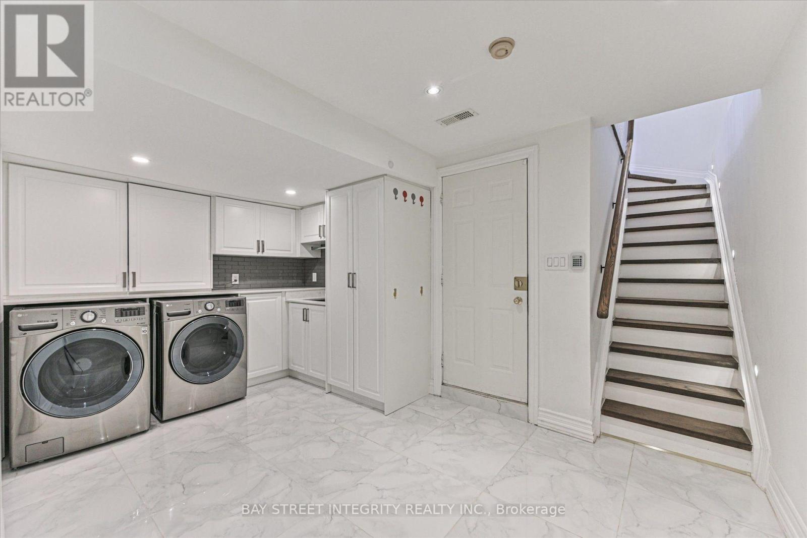 354 Old Orchard Grove, Toronto, Ontario  M5M 2E9 - Photo 33 - C13828378