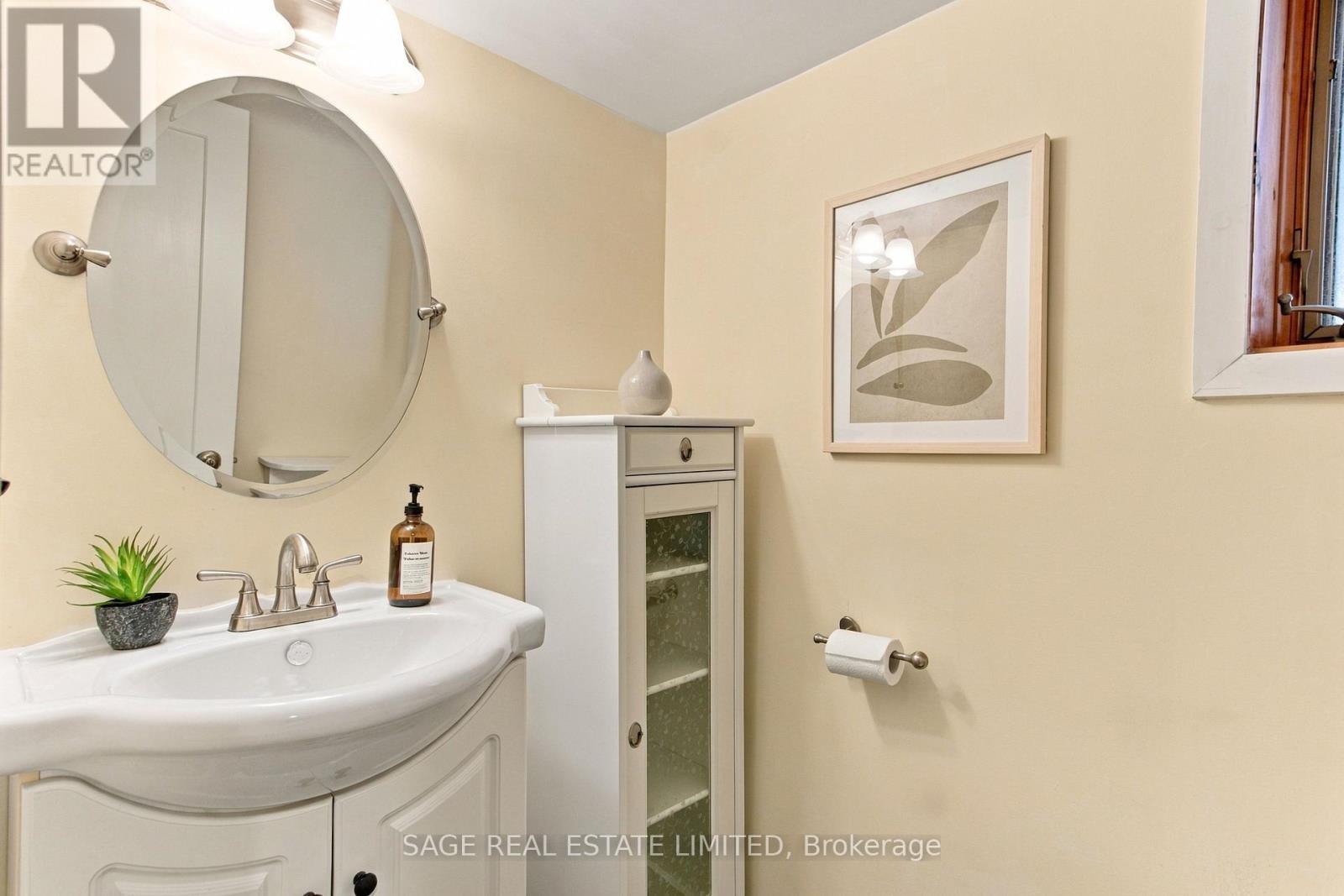 92 Highcroft Road, Toronto, Ontario  M4L 3G5 - Photo 25 - E13828144