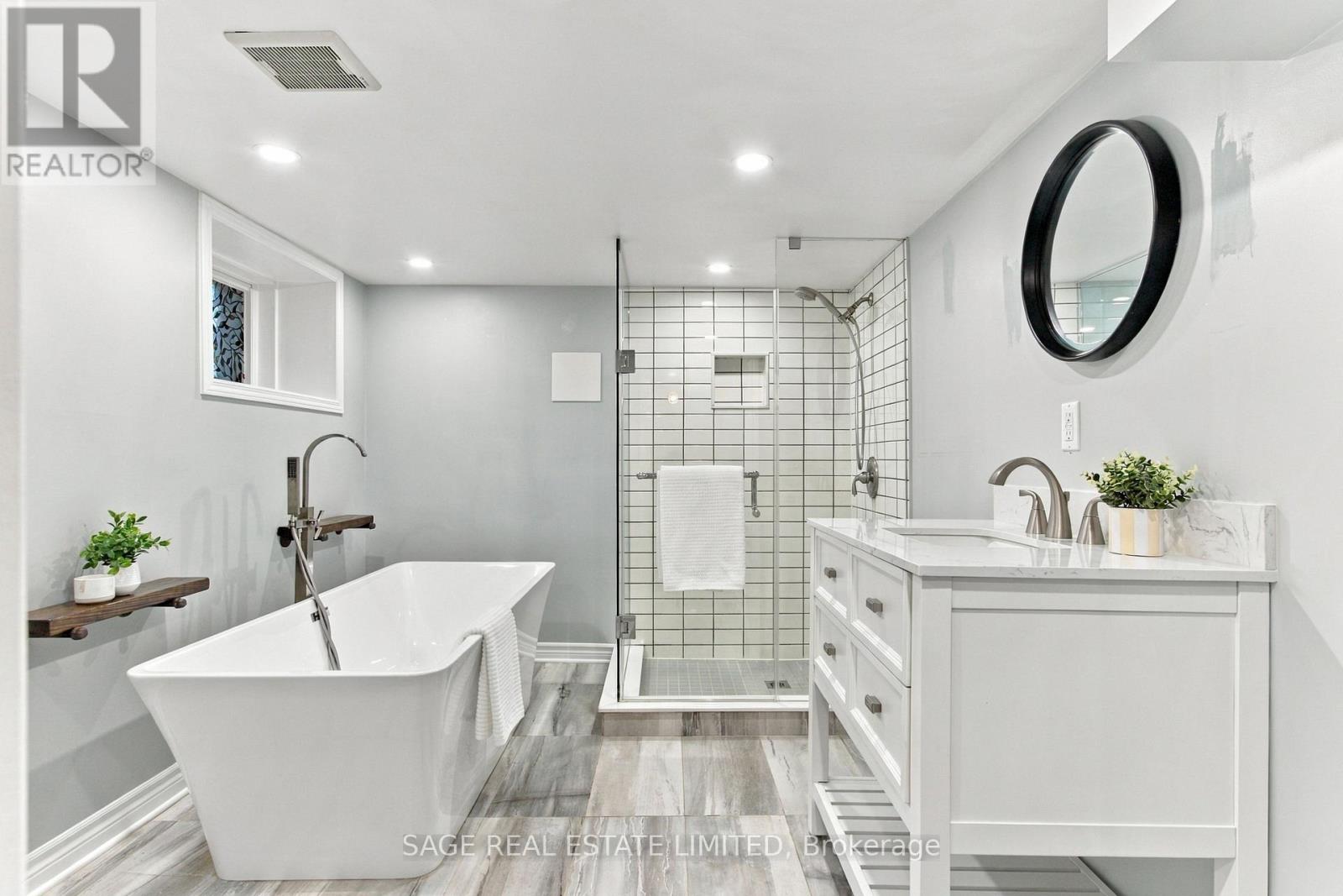 92 Highcroft Road, Toronto, Ontario  M4L 3G5 - Photo 41 - E13828144