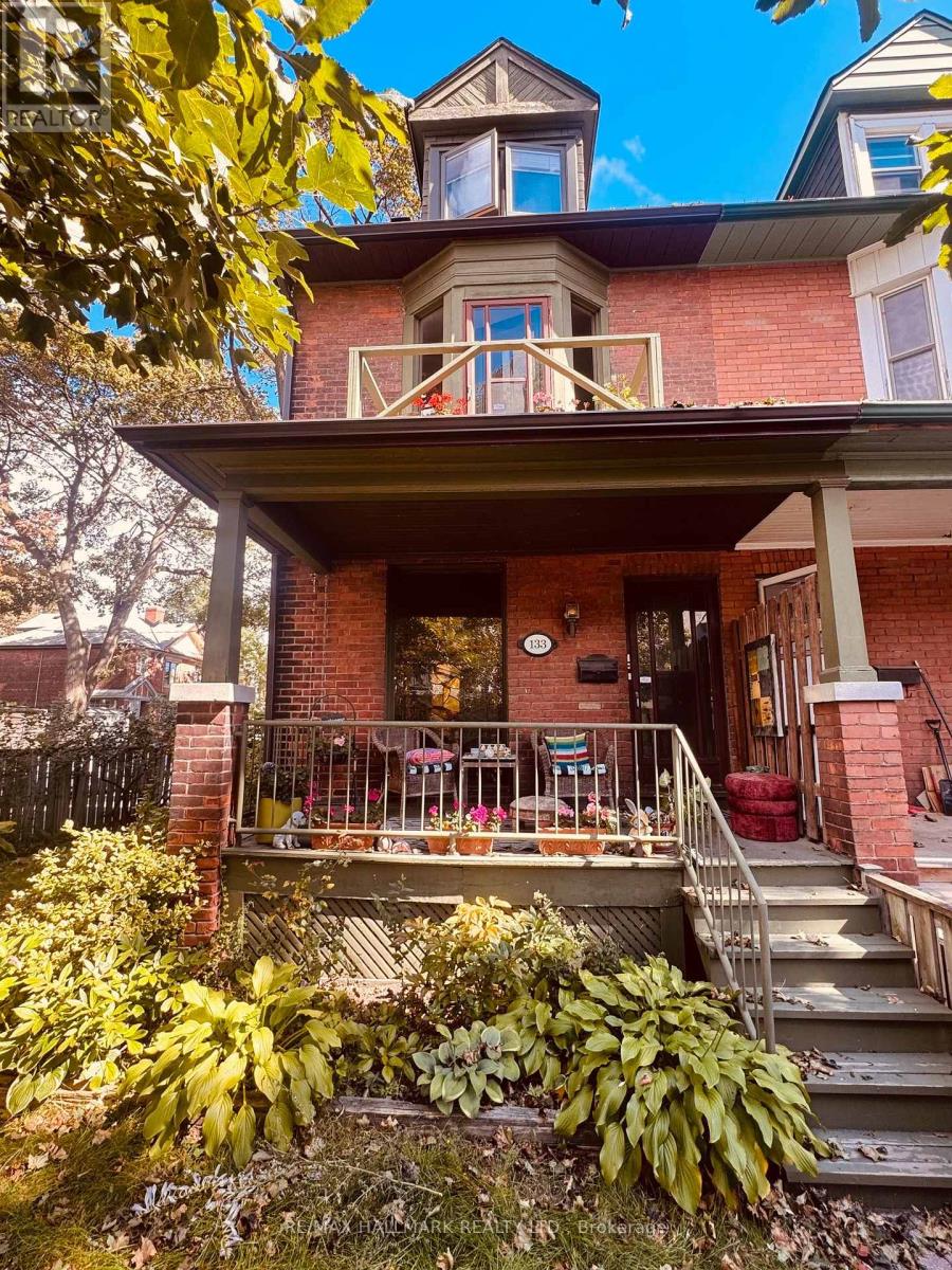 133 HAMPTON AVENUE, Toronto, Ontario