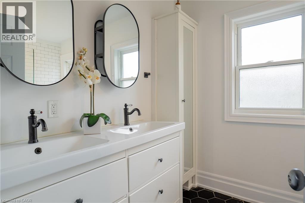 283 Plains Road W, Burlington, Ontario  L7T 1G1 - Photo 35 - 40863066