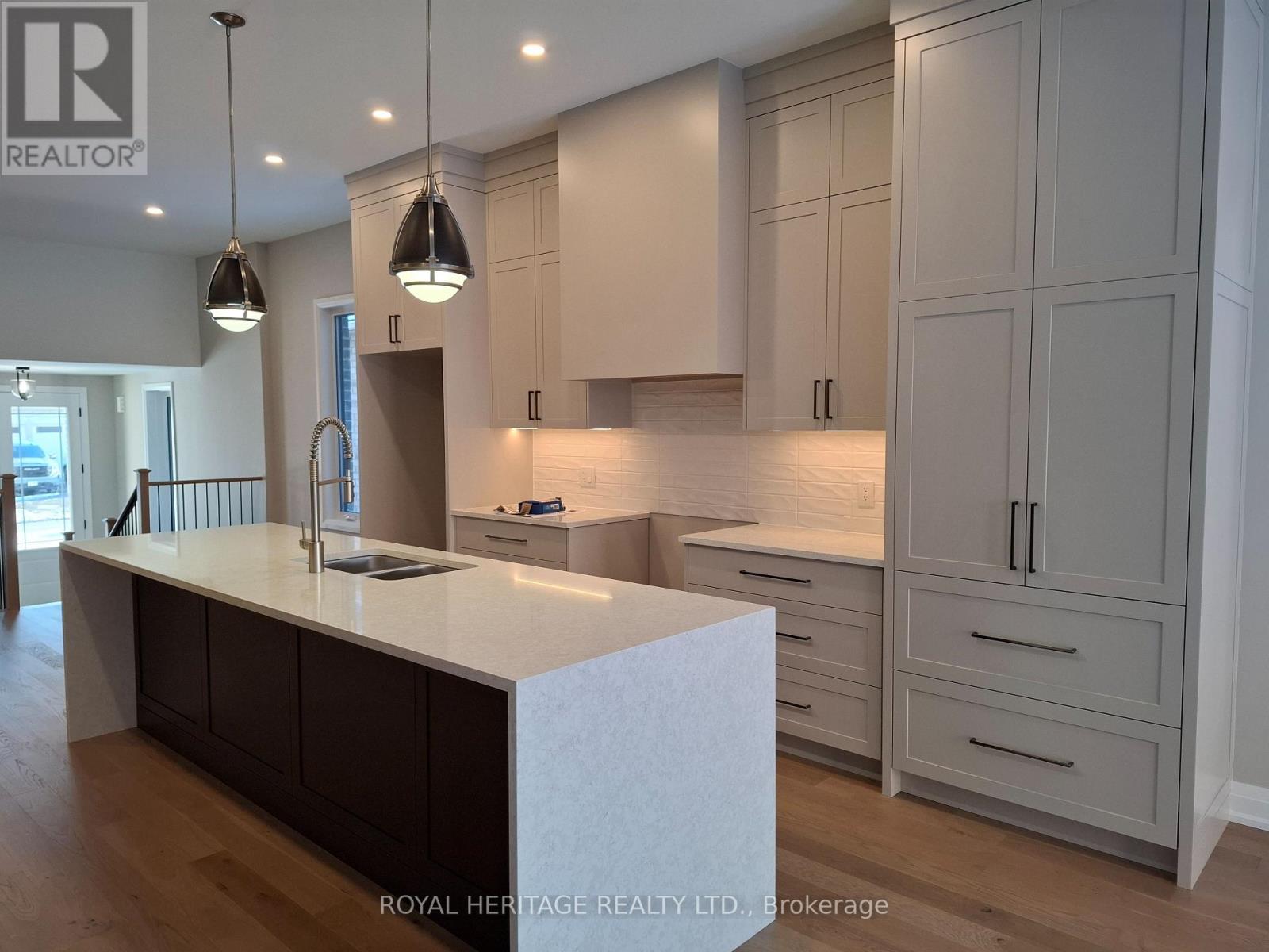 8 St Augustine Drive, Whitby, Ontario  L1M 0L7 - Photo 2 - E13828314