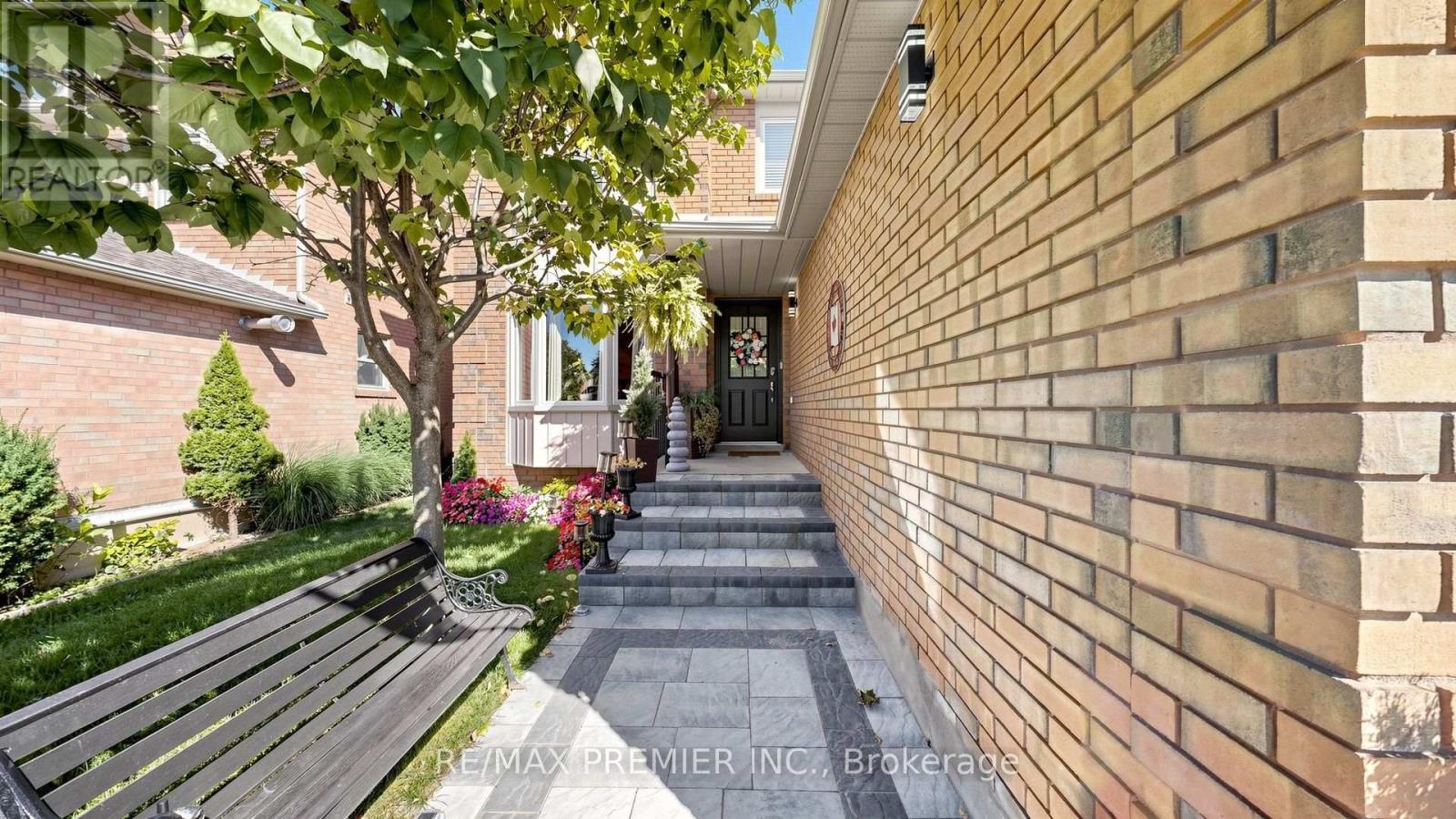 97 Golden Meadow Road, Barrie, Ontario  L4N 7G3 - Photo 4 - S13828092