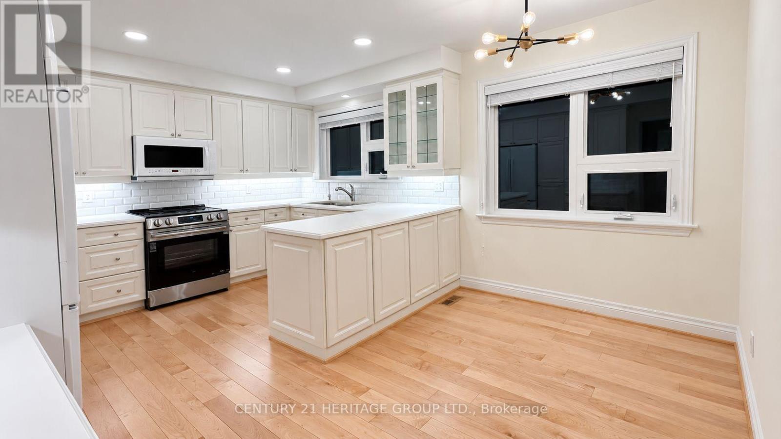 Main - 17 Hi Mount Drive, Toronto, Ontario  M2K 1X3 - Photo 9 - C13747436