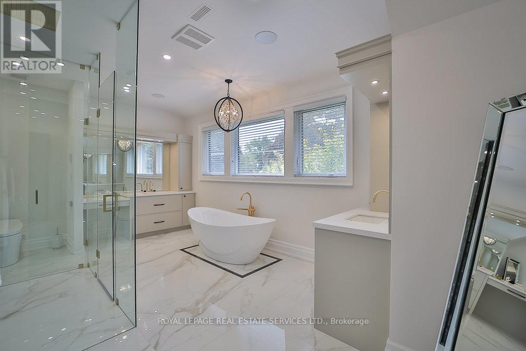 1301 Twin Oaks Dell, Mississauga, Ontario  L5H 3J9 - Photo 18 - W13828284