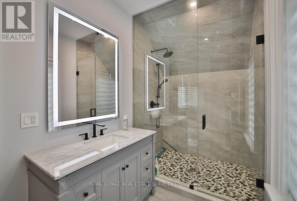 1301 Twin Oaks Dell, Mississauga, Ontario  L5H 3J9 - Photo 22 - W13828284
