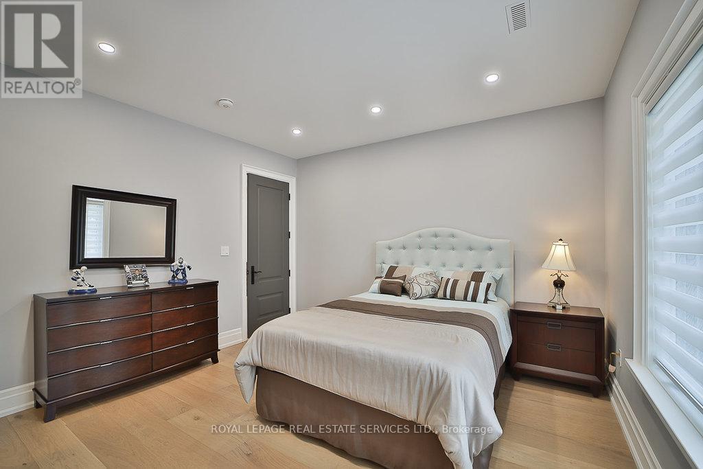1301 Twin Oaks Dell, Mississauga, Ontario  L5H 3J9 - Photo 24 - W13828284