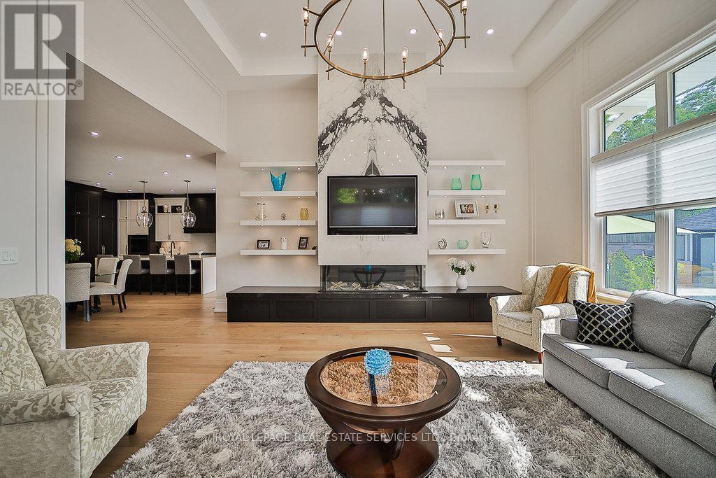 1301 Twin Oaks Dell, Mississauga, Ontario  L5H 3J9 - Photo 4 - W13828284
