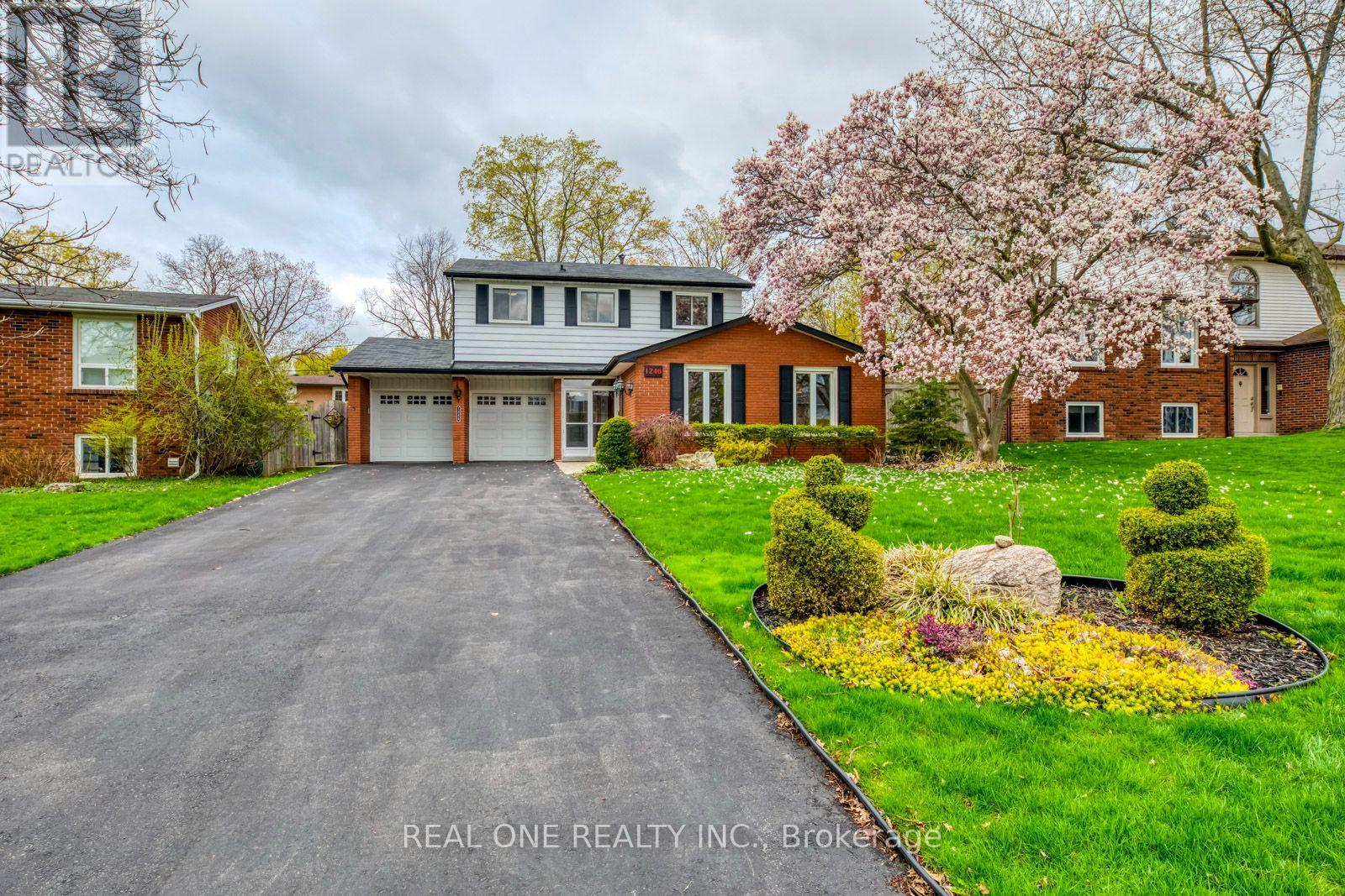 1246 LANDFAIR CRESCENT, Oakville, Ontario