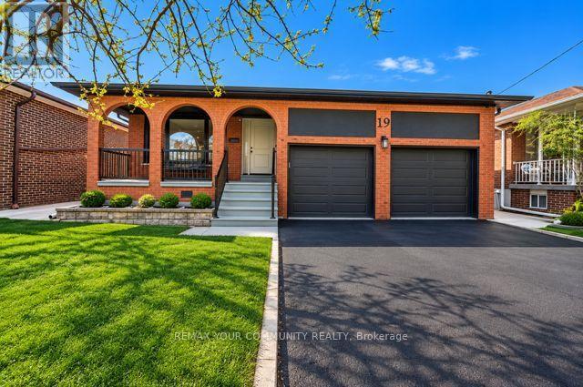 19 Hamer Boulevard, Toronto, Ontario  M9R 4A8 - Photo 2 - W13807028