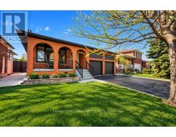 19 HAMER BOULEVARD, Toronto, Ontario
